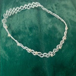 White pearl choker
